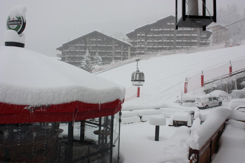 Hotel Les Etagnes Нанда Экстерьер фото